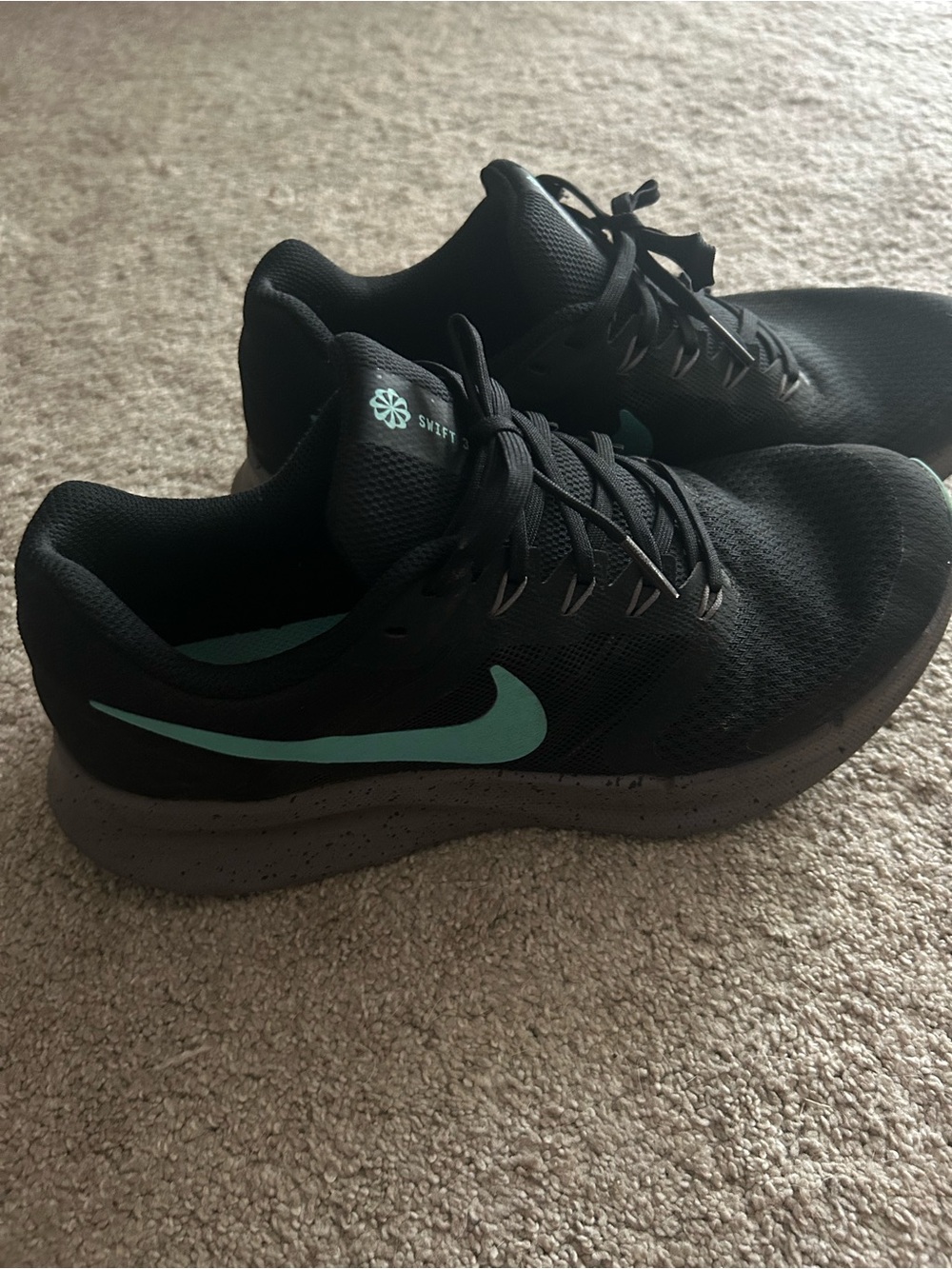 Nike Women's Black & Teal Low-Top Sneakers